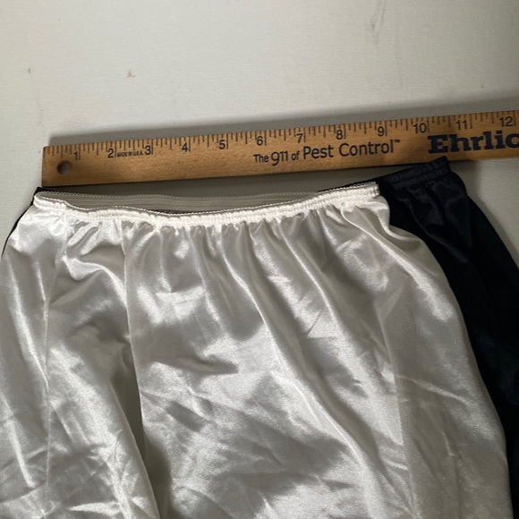 Set of two half slips, black and white - Picture 2 of 4